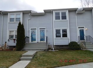 40 Village Dr, Hamburg, NJ 07419