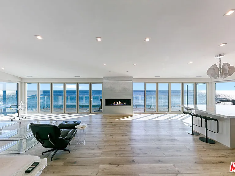 25216 Malibu Rd — Photo 1