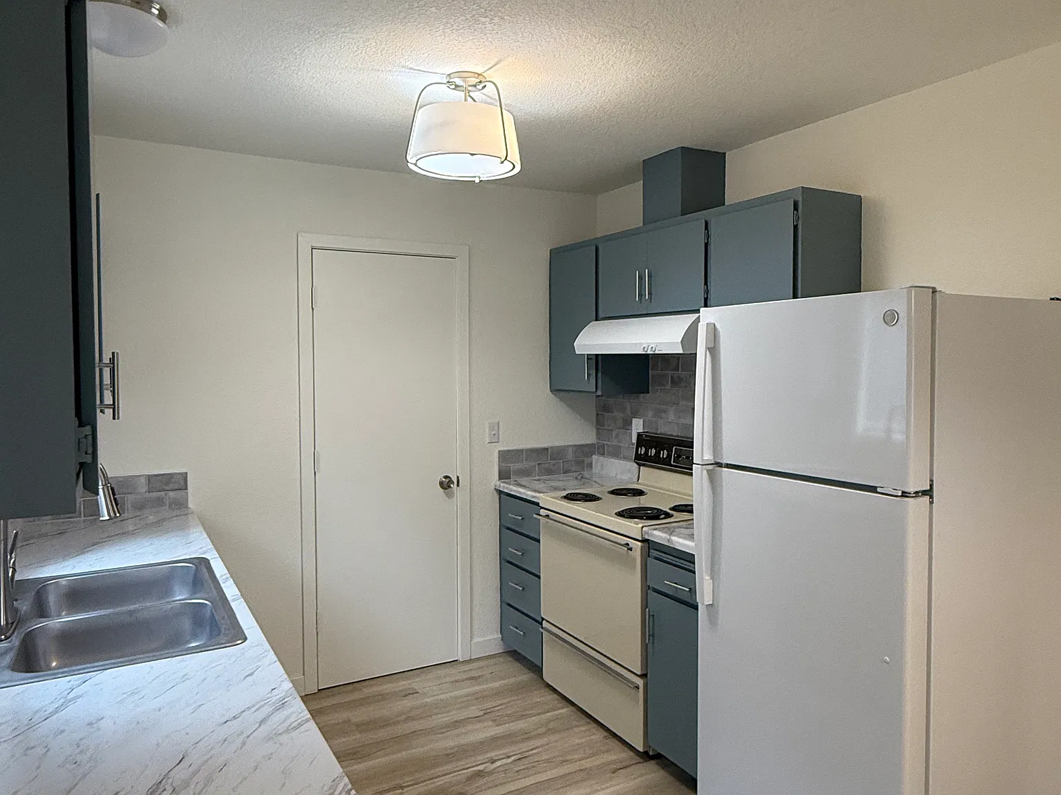 2 bed, 1000 sqft, $1,600 — Photo 2