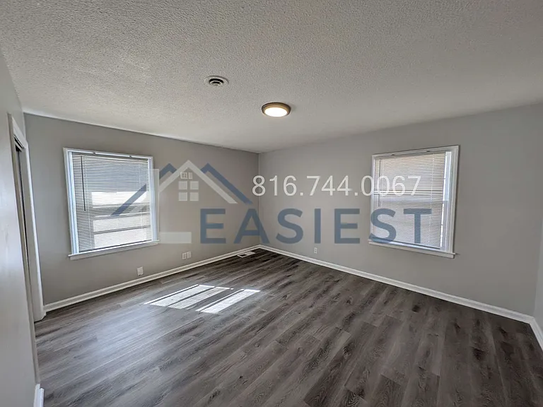 2405 E 58th St — Photo 17