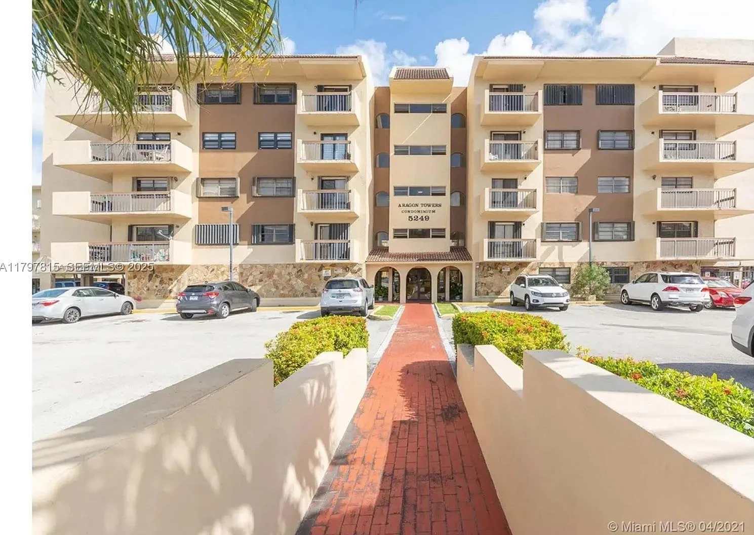 3 bed, 2.0 bath, 1080 sqft, $2,600 — Photo 1