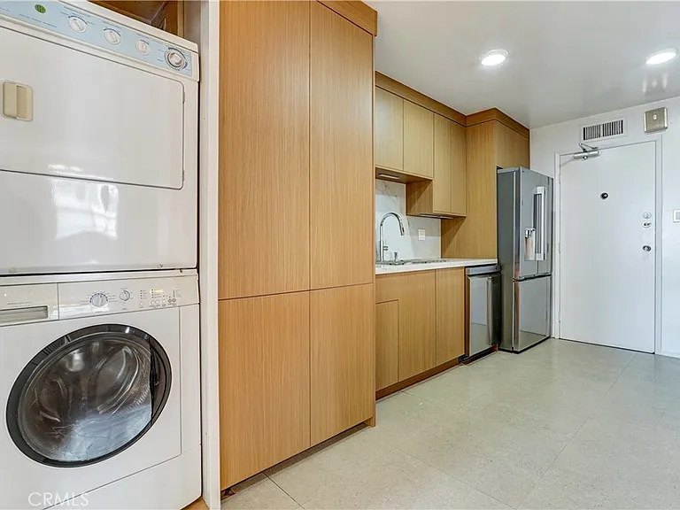 10787 Wilshire Blvd #802 — Photo 11