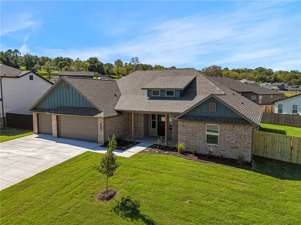 2612 Fairway Cir, Pea Ridge, AR 72751
