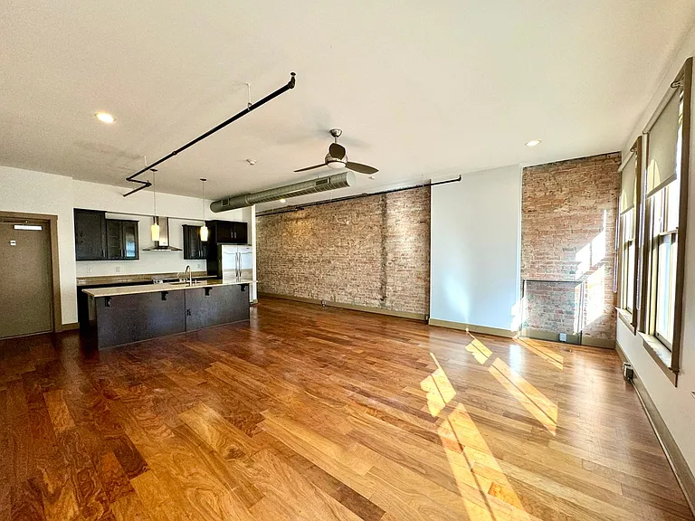 641 Walnut St Apartments — Photo 12