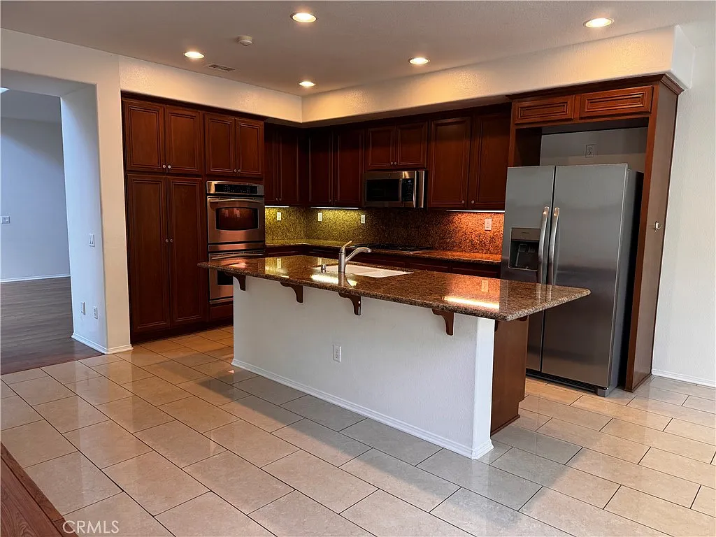 4 bed, 2655 sqft, $5,999 — Photo 4
