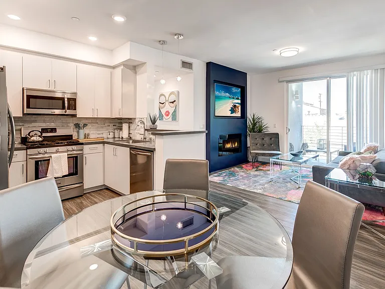 NOHO 55 Luxury Living — Photo 39