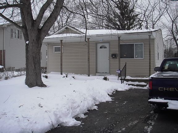 2nd image of 414 Ivanhoe St NE