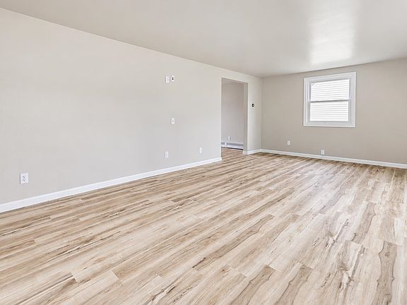 5th image of 424 Saint Jude St