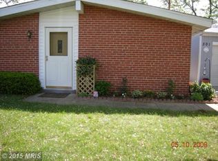 301 Cathedral Pl, Glen Burnie, MD 21061