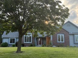 W302N6723 Lillian Dr, Hartland, WI 53029