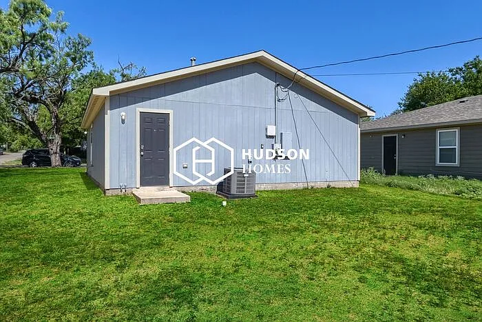 421 Meander St — Photo 12