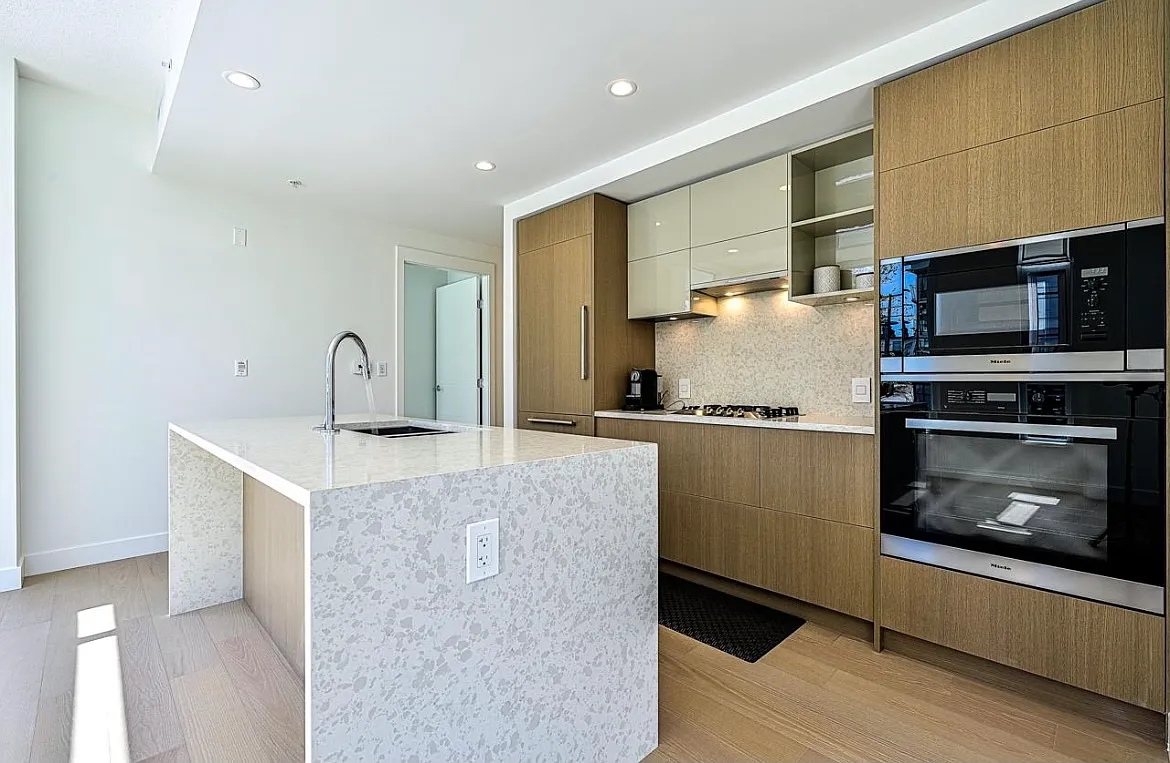 2 bed, 910 sqft, $3,800 — Photo 4