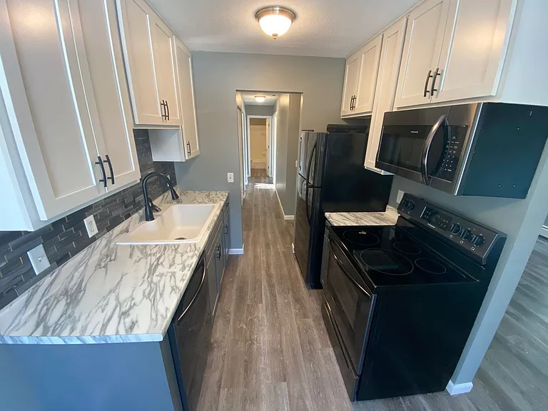 42nd Ave Apartment — Photo 8