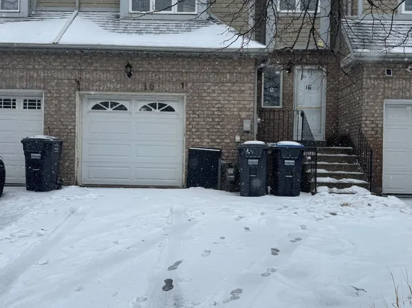 16 Langdale Cres, Brampton, ON L6Y 4S2