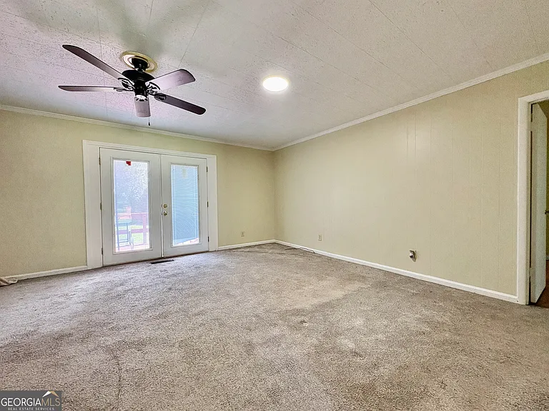 94 Harris Dr — Photo 4