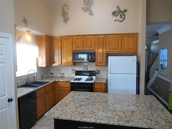 5th image of 2212 E Briargate Dr