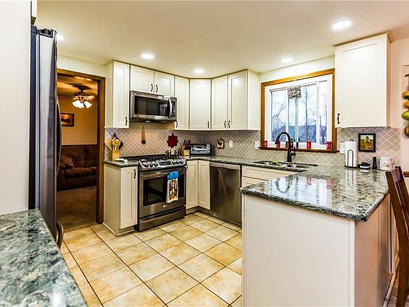 4th image of 7763 Bainbridge Dr