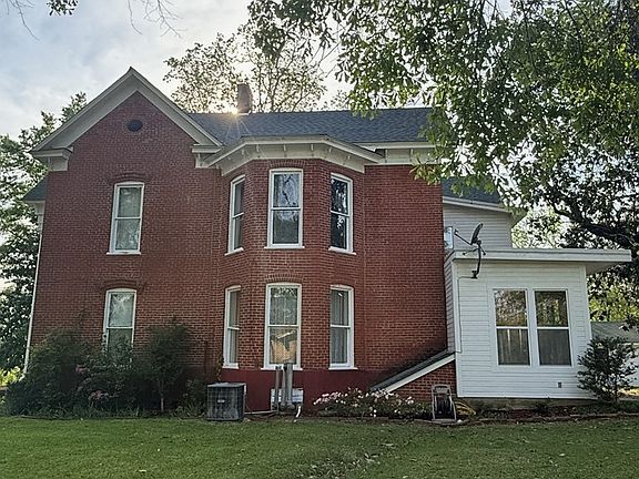 4th image of 311 Wood St