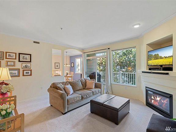 2nd image of 25235 SE Klahanie Blvd APT H202