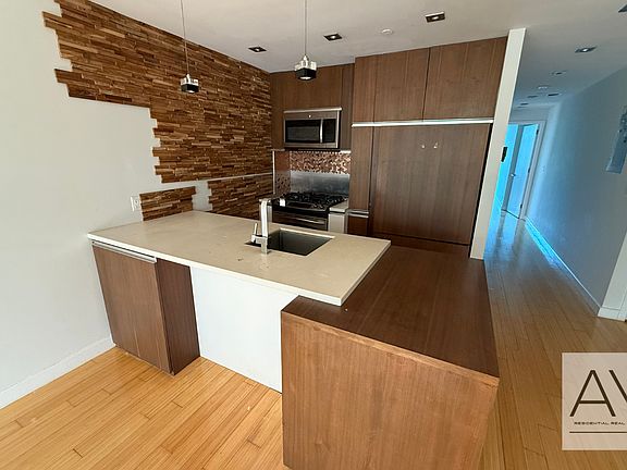 3rd image of 601 Ocean Pkwy APT 1A