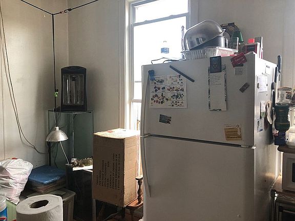 3rd image of 2542 W 51st St