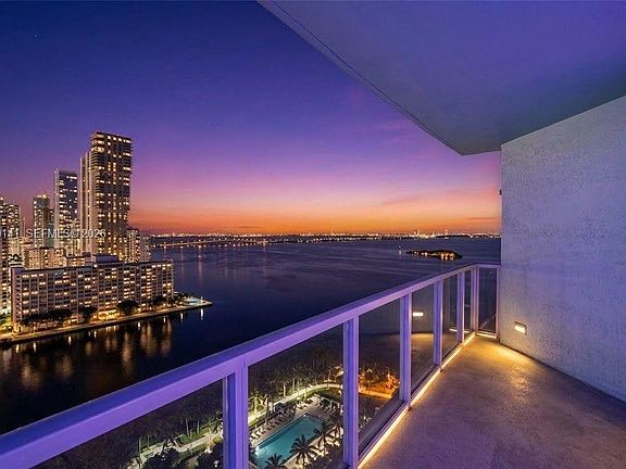 3rd image of 1900 N Bayshore Dr APT 2204
