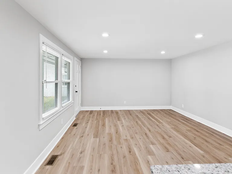 2402 E 3rd St #B — Photo 7