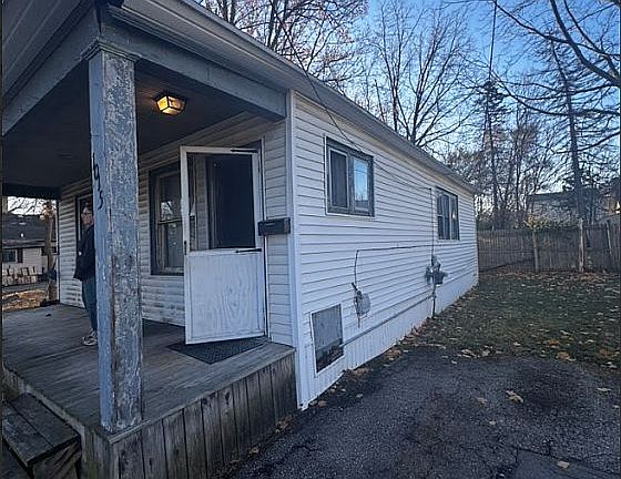 2nd image of 1015 Cronk Ave
