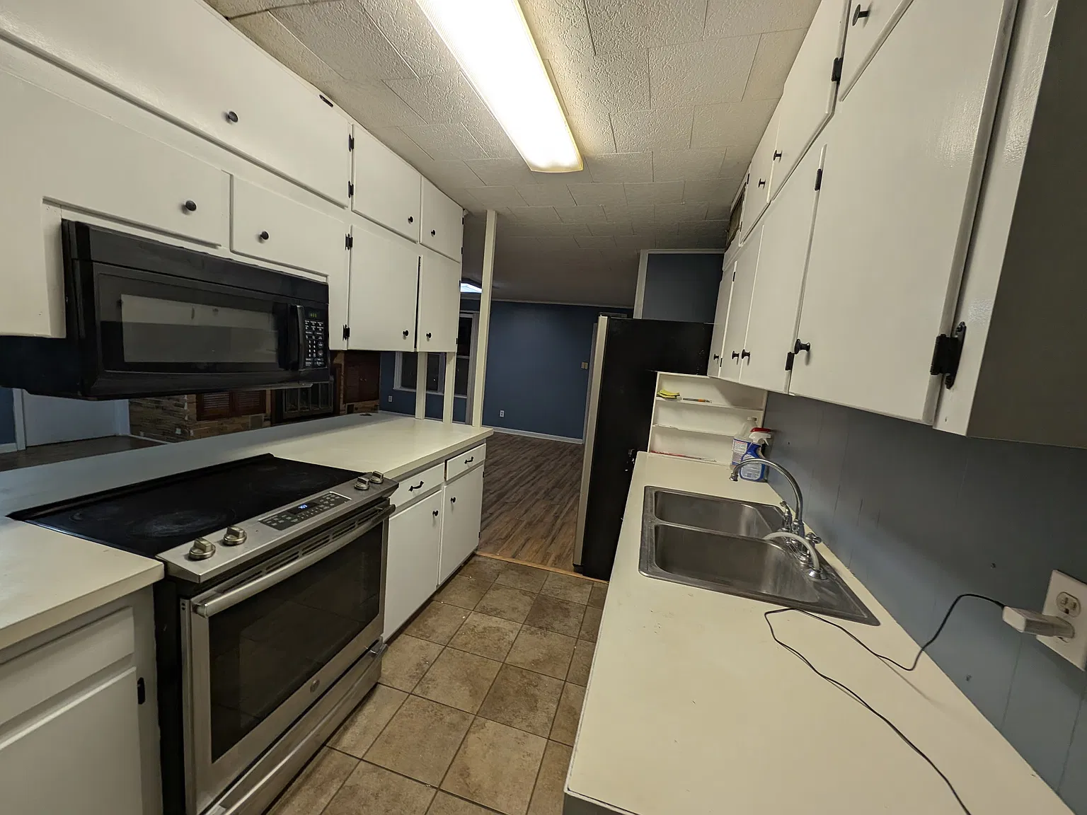 3 bed, 1.5 bath, 1422 sqft, $1,800 — Photo 4