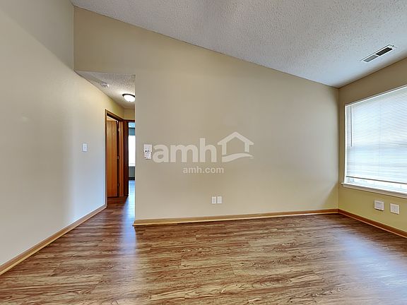 4th image of 1366 Blue Grass Pkwy