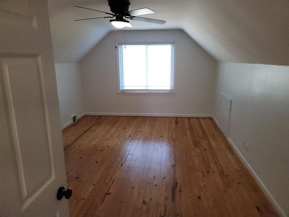 1st image of 208 Saint James Dr
