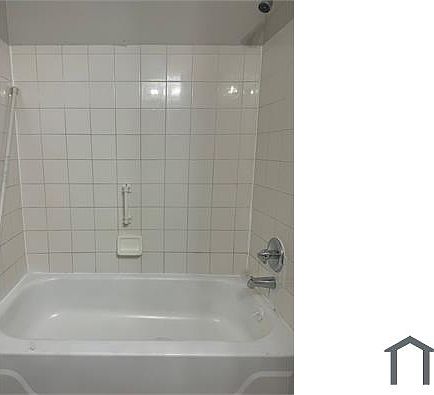 4th image of 4024 Pleasant St #B