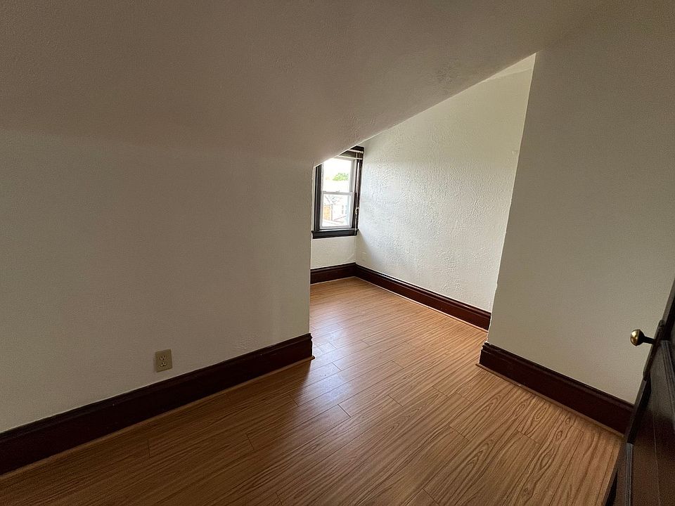 Building Photo 5