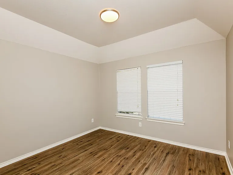 6910 Shore Breeze Ct — Photo 12