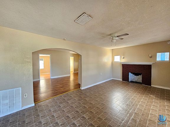 4th image of 2319 E Magnolia St
