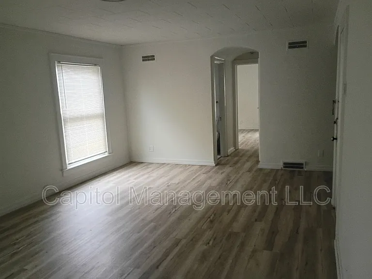 316 W Saginaw St #1/2 — Photo 9