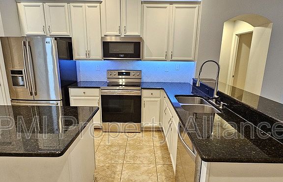 3rd image of 3711 Briar Run Dr