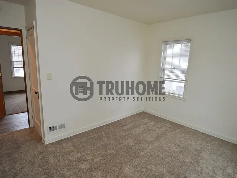 2305 University Ave — Photo 20