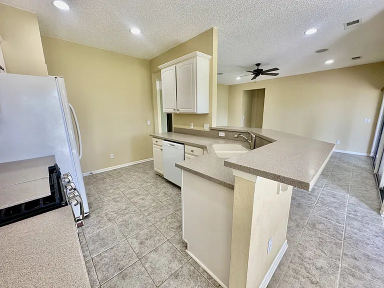 39 Tallow Dr — Photo 12
