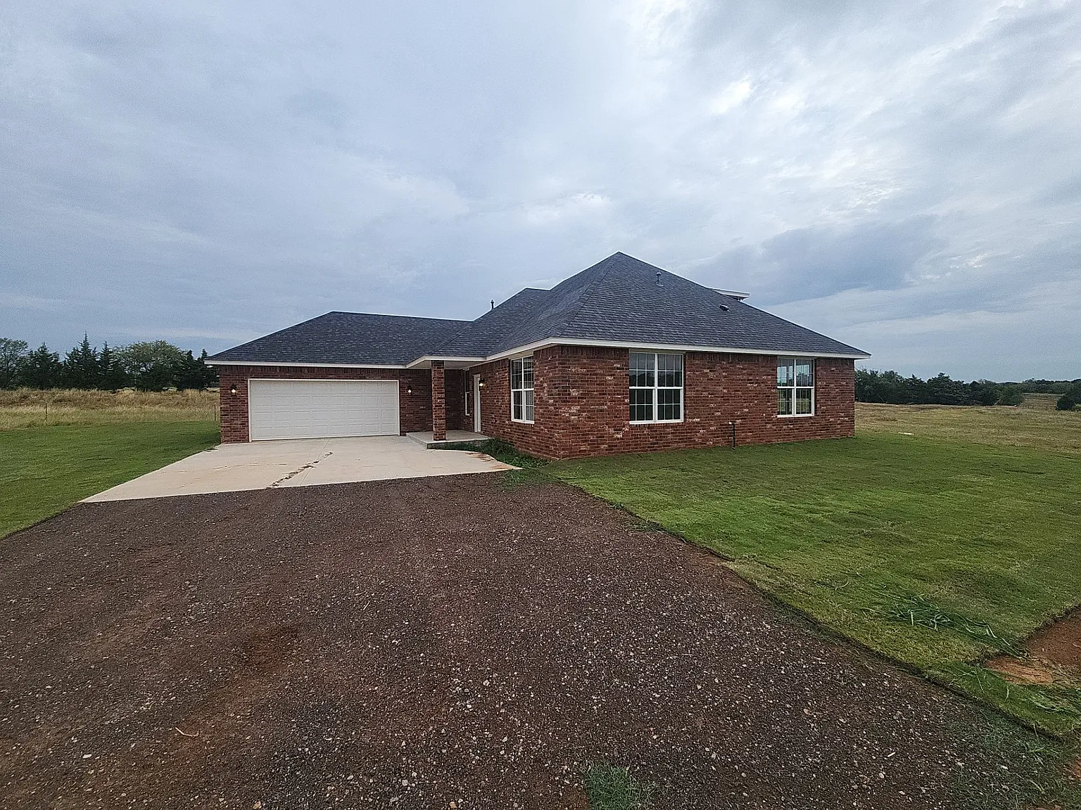 3 bed, 2.5 bath, 2414 sqft, $2,450 — Photo 2