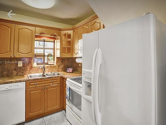 5th image of 1645 SW 122nd Ave APT 1