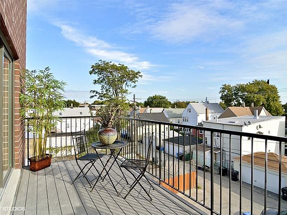 2nd image of 3037 W Belmont Ave #3