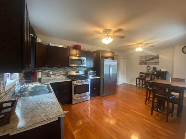 727 Union St #1, Peckville, PA 18452