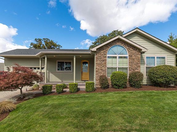 3rd image of 100 Greenmoor Dr