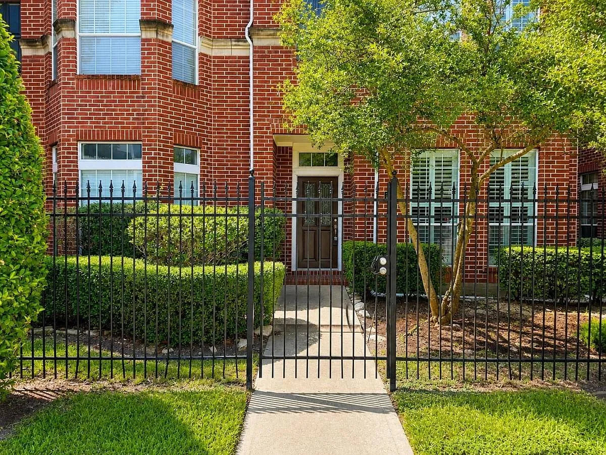 2637 W Dallas St in Houston, TX 77019 — Photo 2