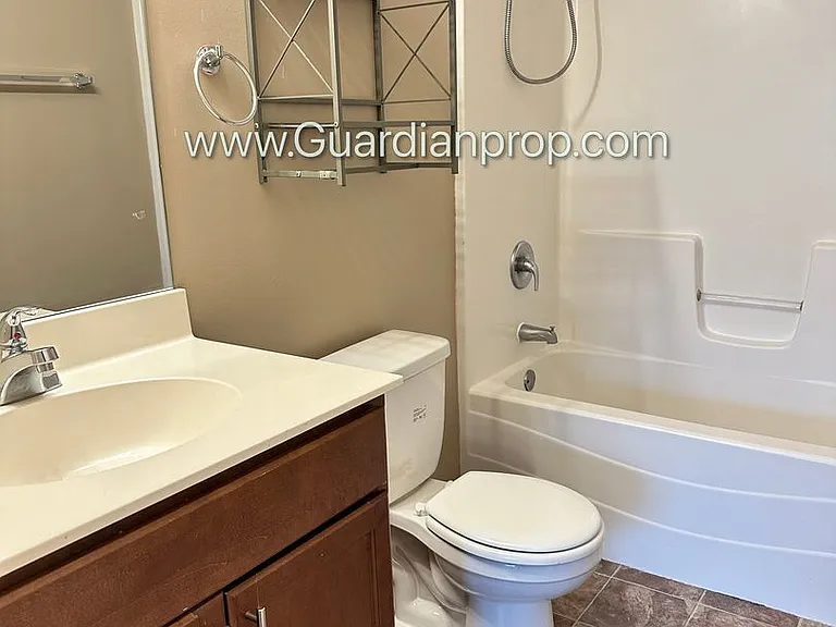 11950 Emery Village Dr N — Photo 11