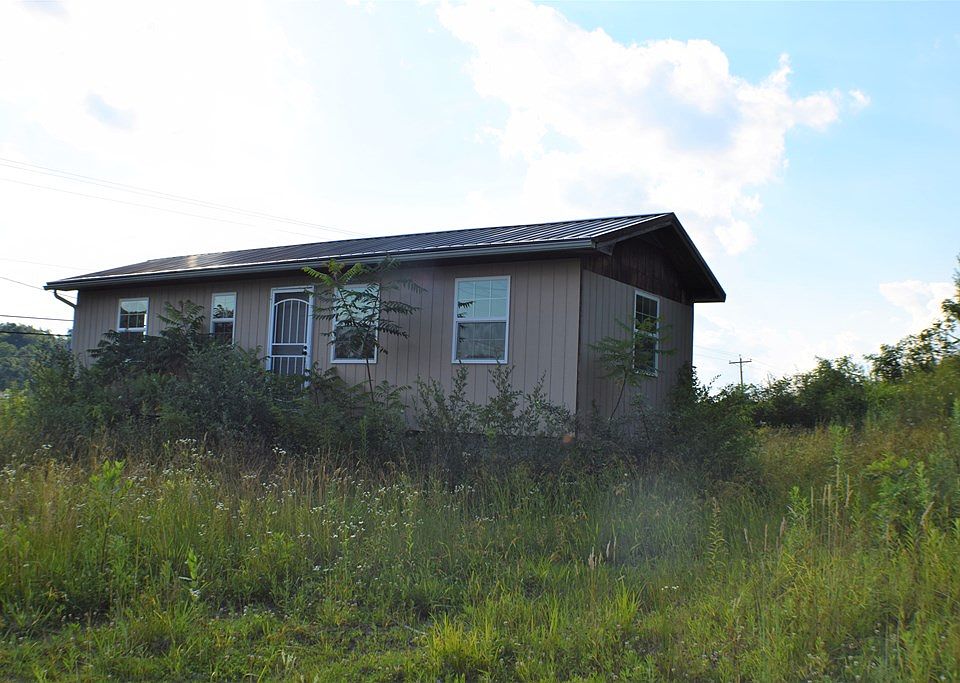 2nd image of 975 Mount View Rd