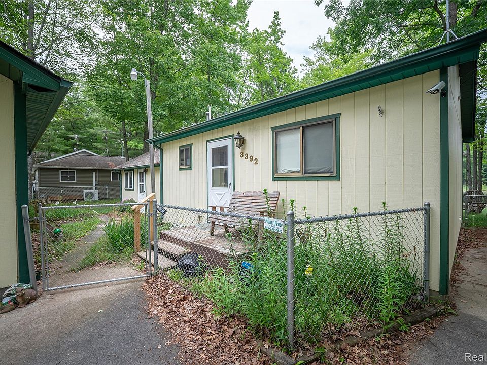 1st image of 3392 Columbia Dr