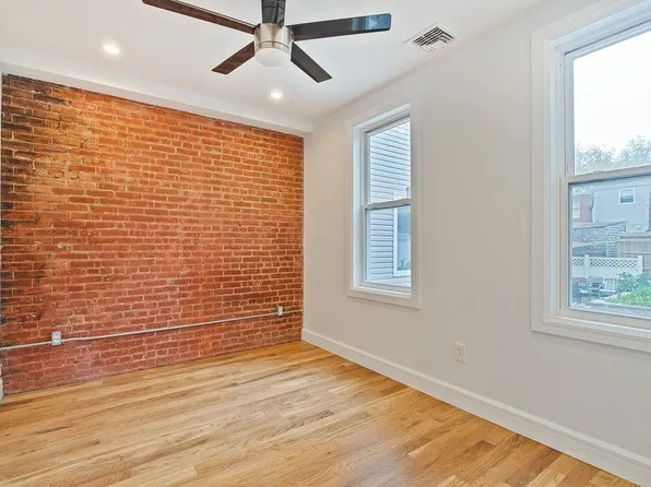 47 Poplar Street image 12 of 17