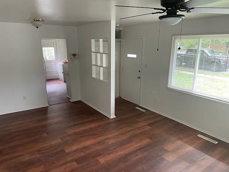 21911 Fern Ave — Photo 9